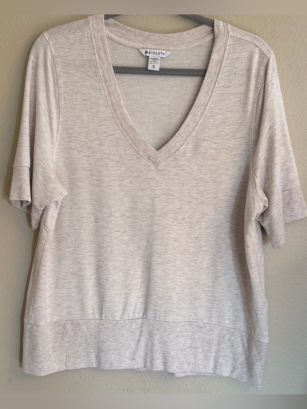Athleta Heathered Light Beige V-Neck Short Sleeve Tee